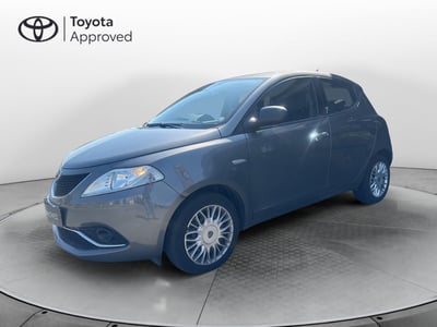 Lancia Ypsilon 1.2 69 CV 5 porte Silver del 2016 usata a Catanzaro