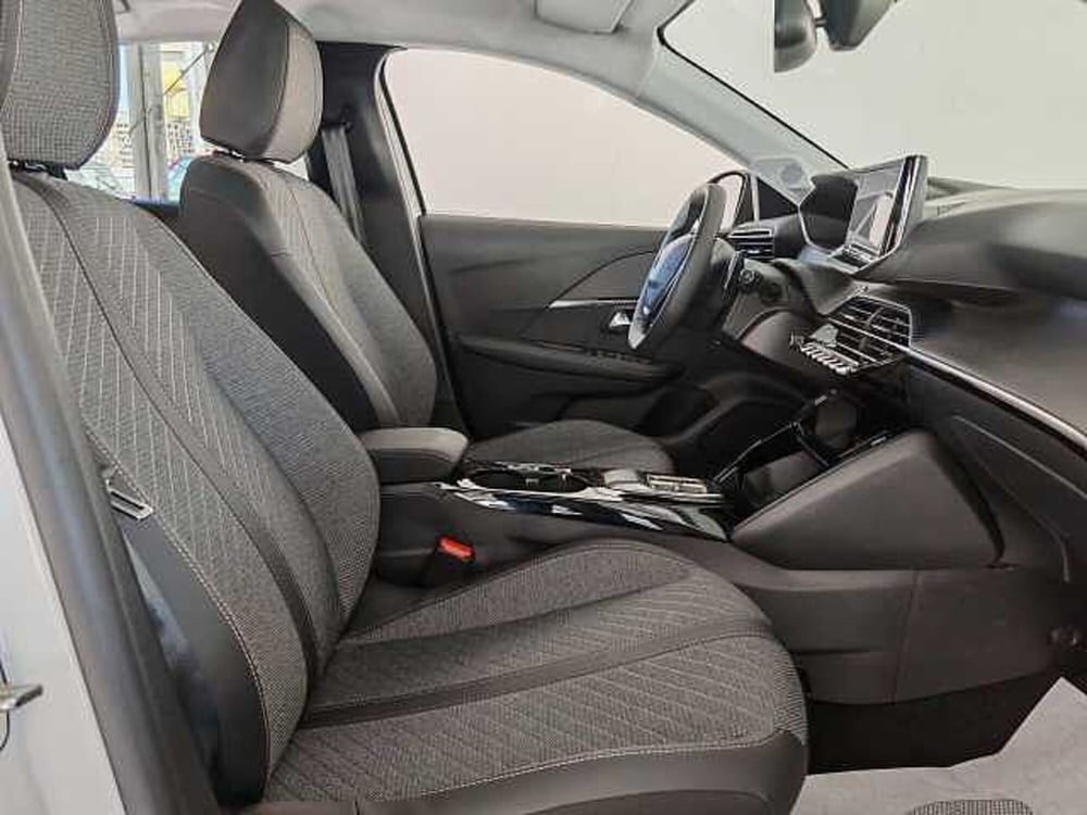 Peugeot 208 nuova a Palermo (7)