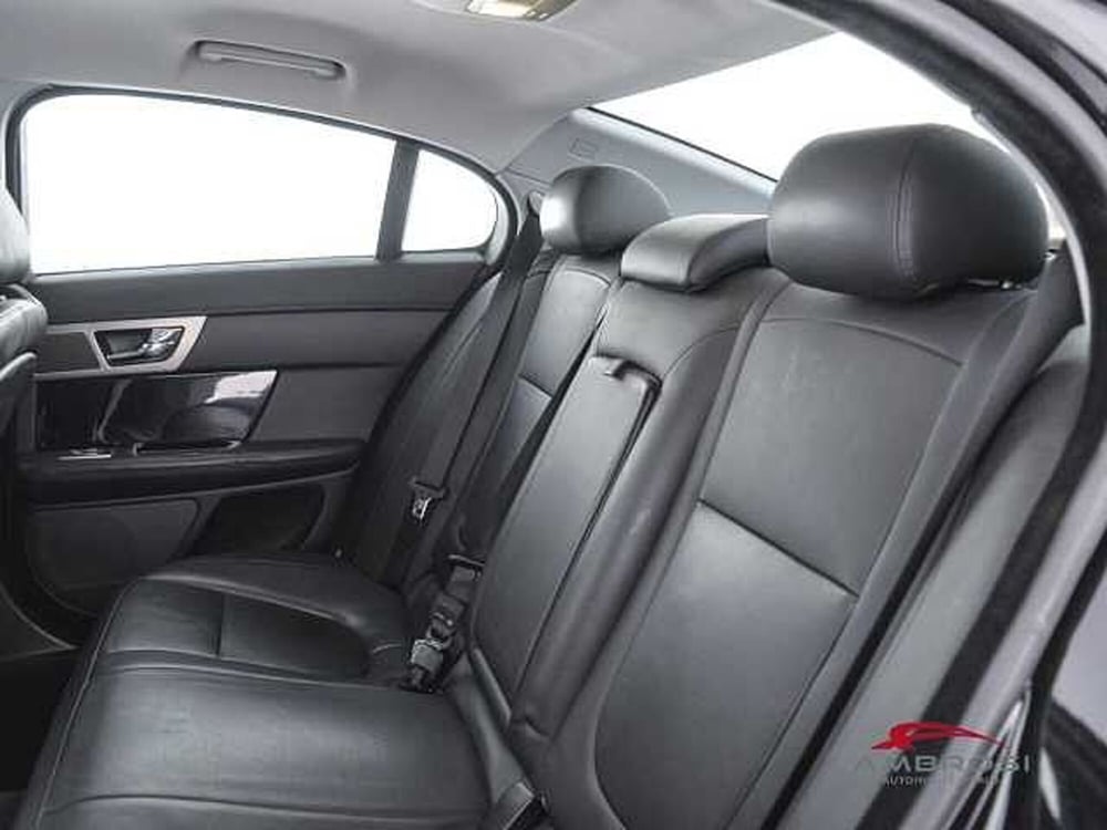 Jaguar XF usata a Viterbo (10)