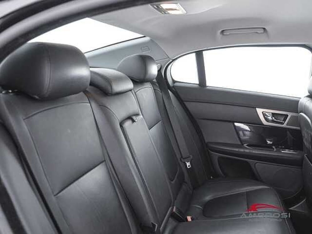Jaguar XF usata a Viterbo (11)