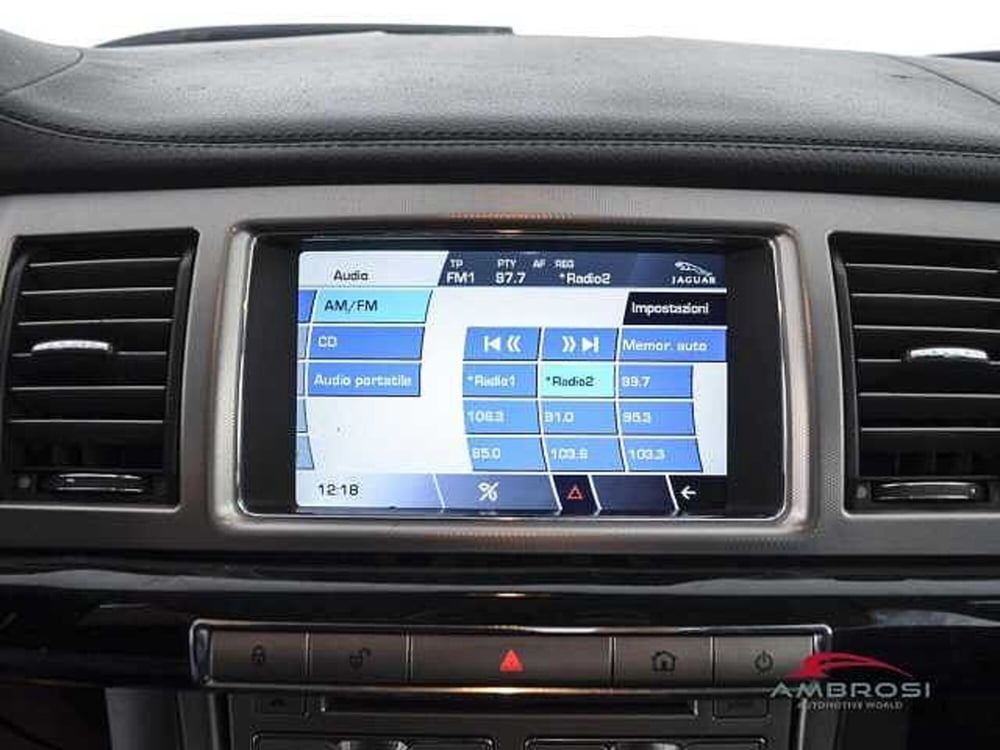 Jaguar XF usata a Viterbo (14)