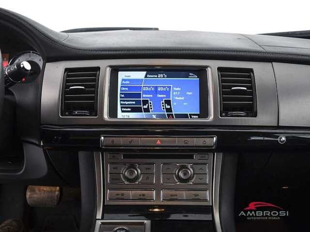 Jaguar XF usata a Viterbo (17)