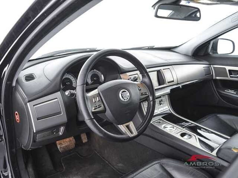 Jaguar XF usata a Viterbo (8)