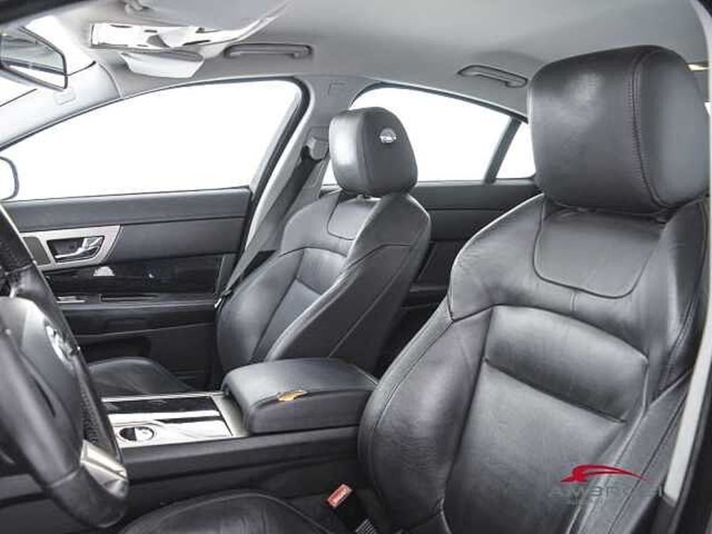 Jaguar XF usata a Viterbo (9)
