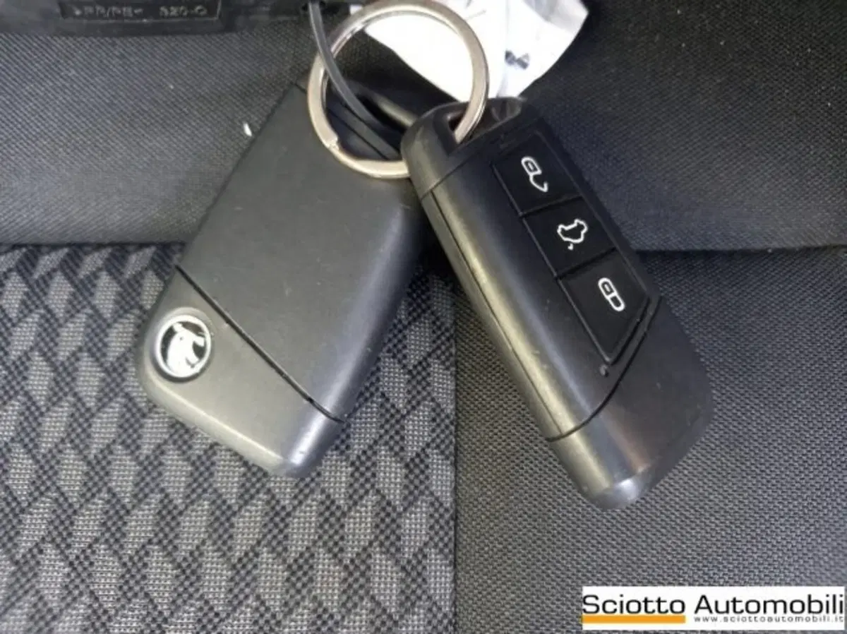 Skoda Fabia usata a Messina (20)