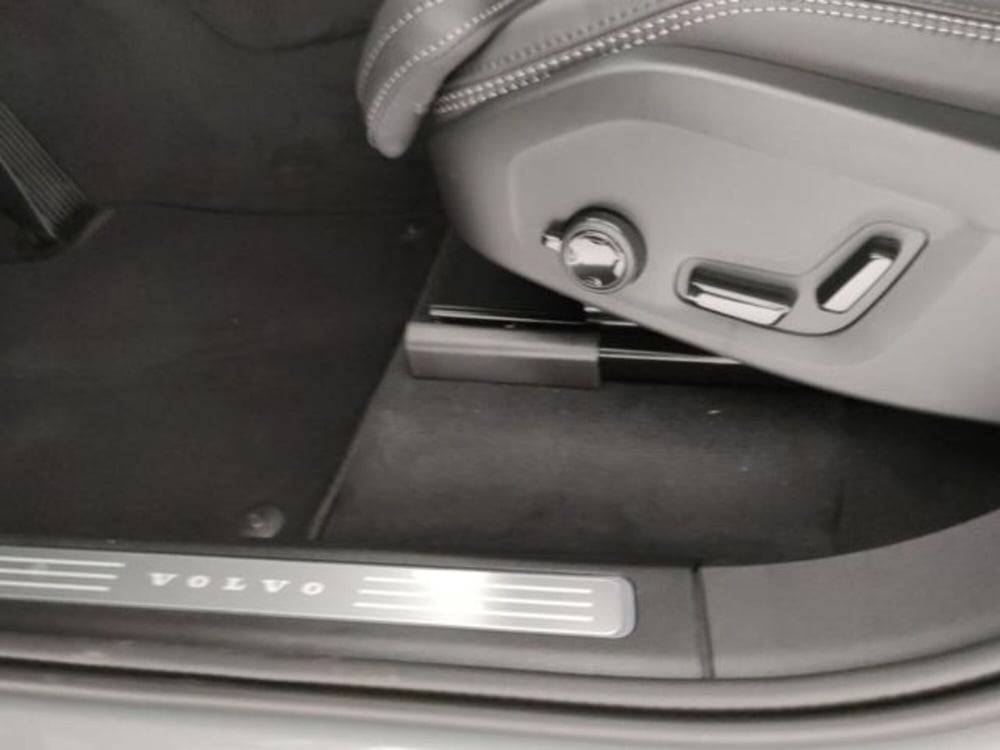 Volvo XC90 nuova a Modena (14)