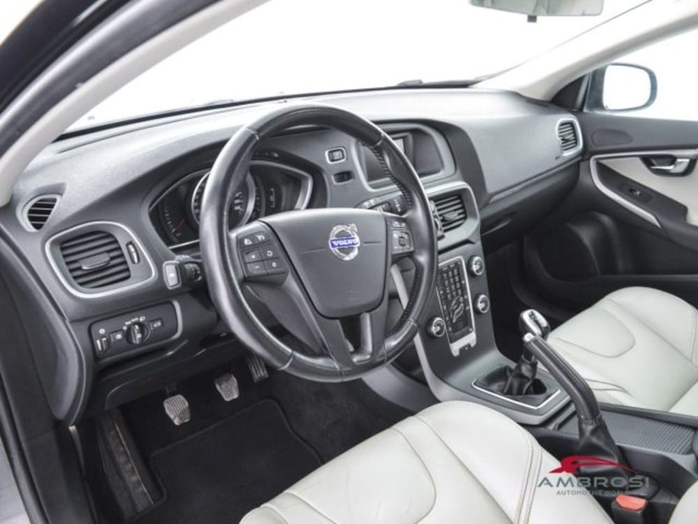 Volvo V40 usata a Perugia (8)