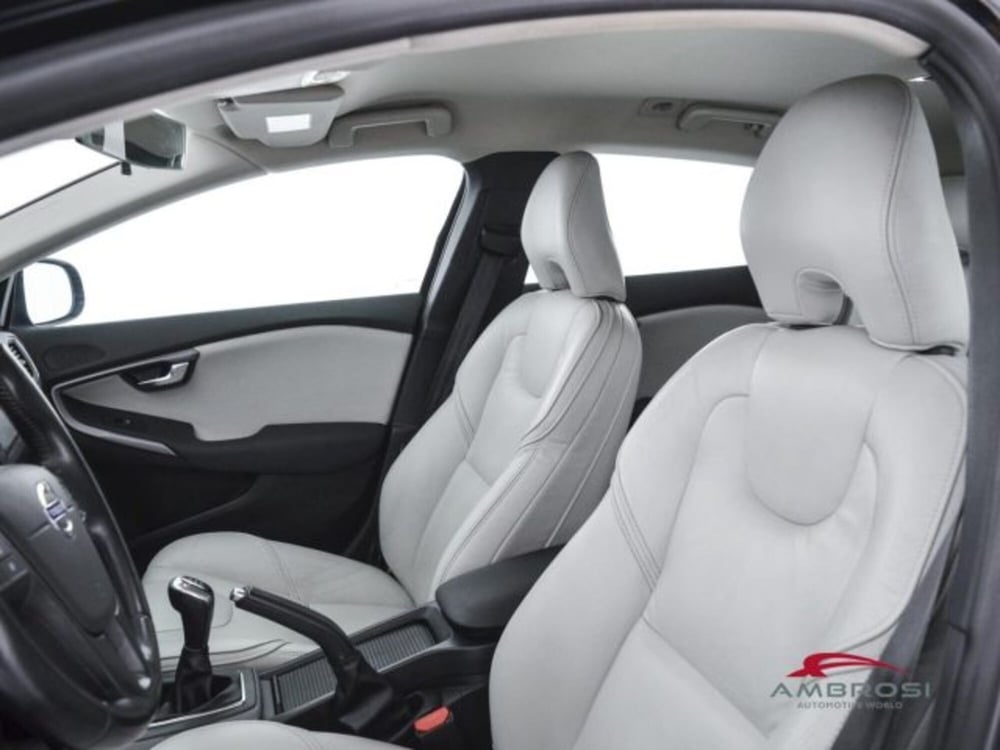 Volvo V40 usata a Perugia (9)