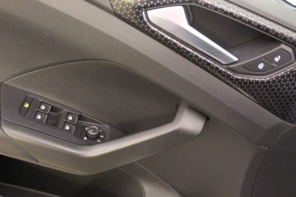 Volkswagen T-Cross usata a Novara (15)
