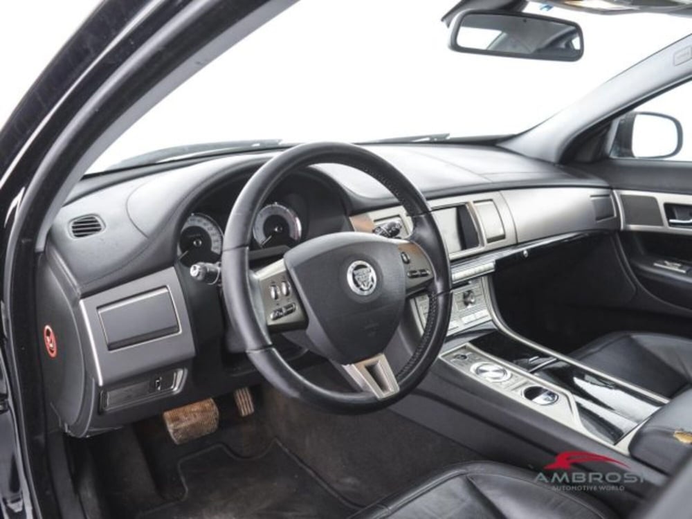 Jaguar XF usata a Perugia (8)