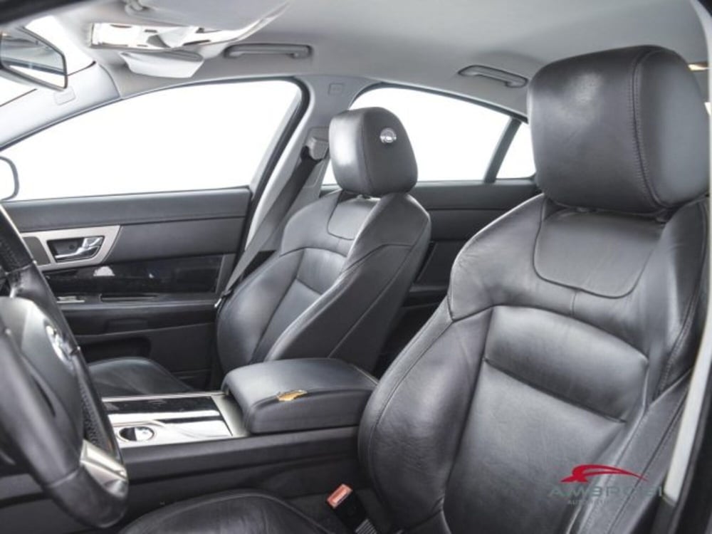 Jaguar XF usata a Perugia (9)