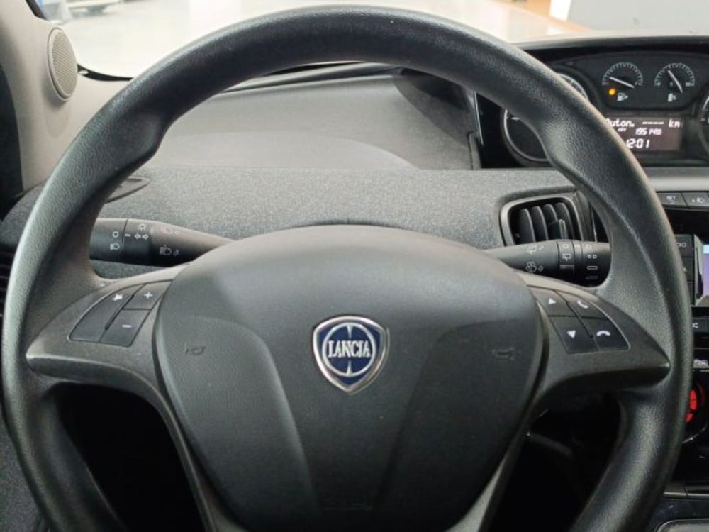 Lancia Ypsilon usata a Catania (16)
