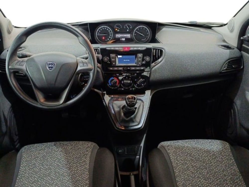 Lancia Ypsilon usata a Catania (7)