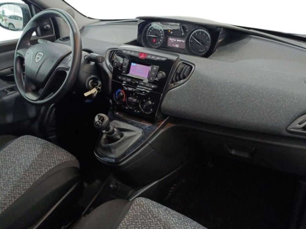 Lancia Ypsilon usata a Catania (9)