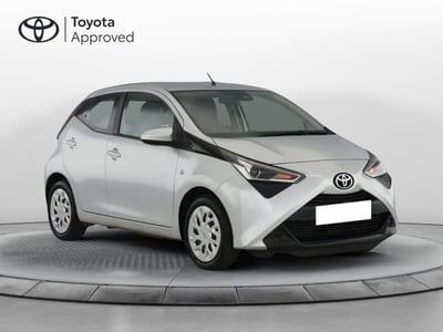 Toyota Aygo Connect 1.0 VVT-i 72 CV 5 porte x-play del 2021 usata a Latina
