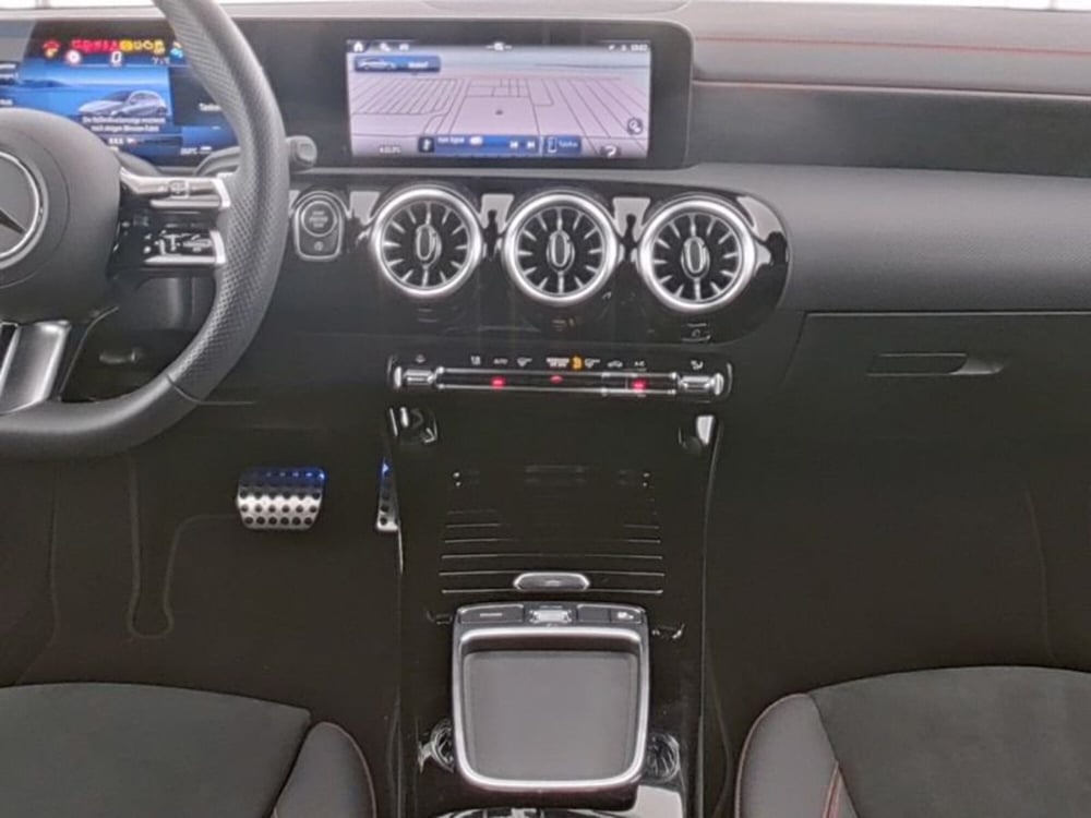 Mercedes-Benz CLA Shooting Brake usata a Milano (7)