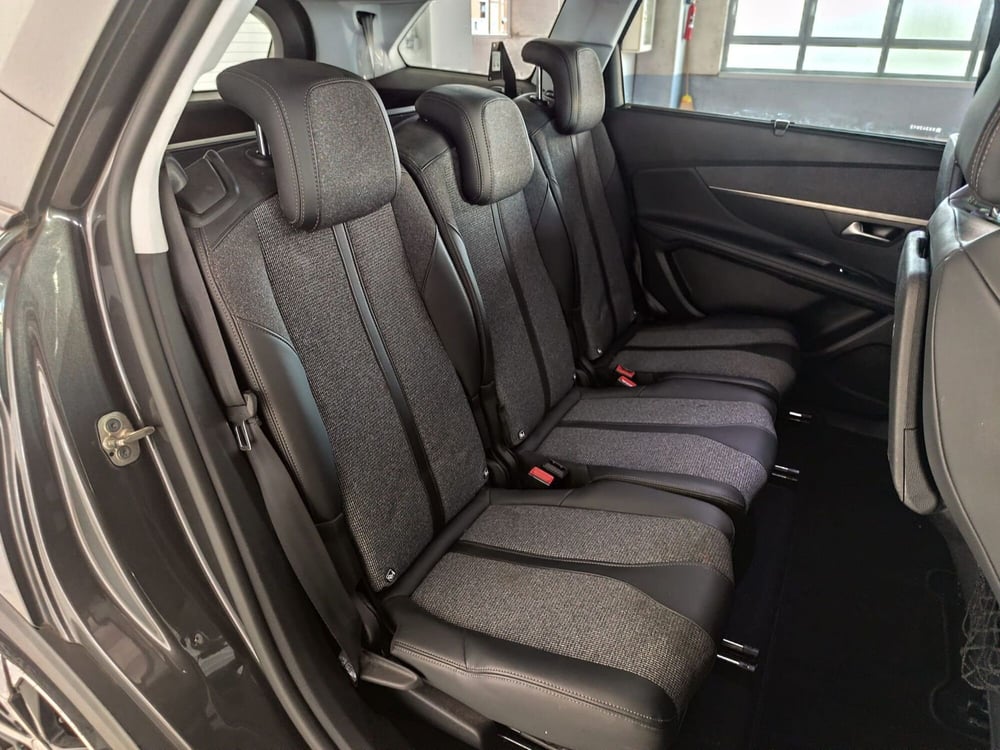 Peugeot 5008 usata a Milano (17)