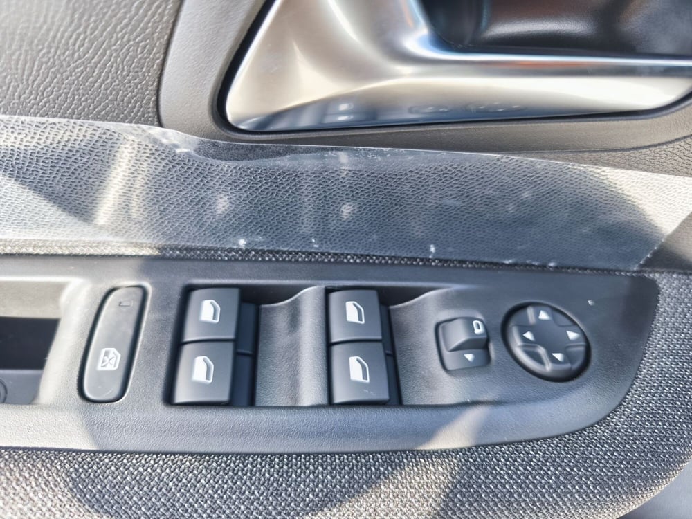 Peugeot 208 nuova a Frosinone (14)
