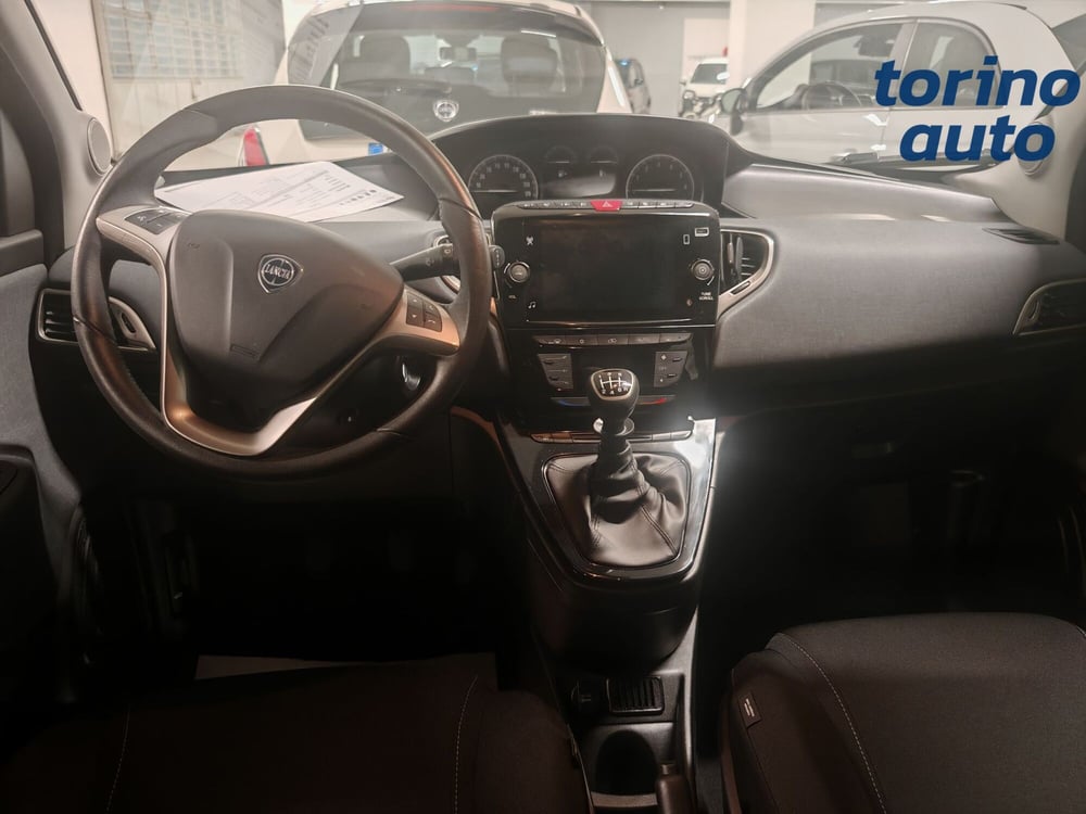 Lancia Ypsilon usata a Torino (9)