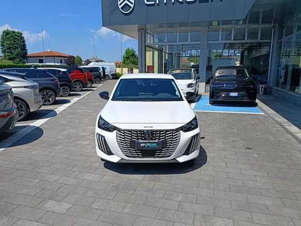 Peugeot 208 nuova a Milano (2)