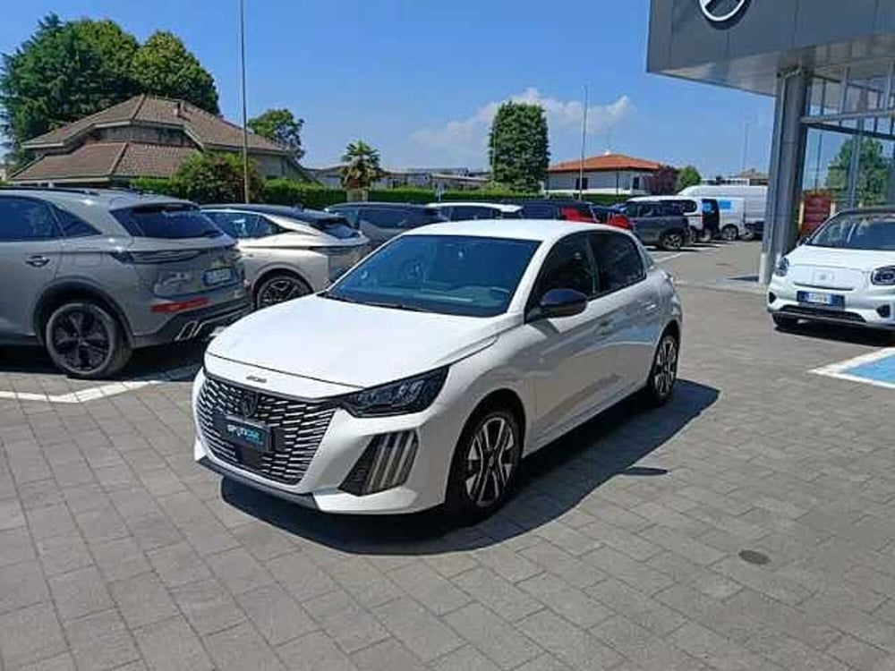 Peugeot 208 nuova a Milano (3)
