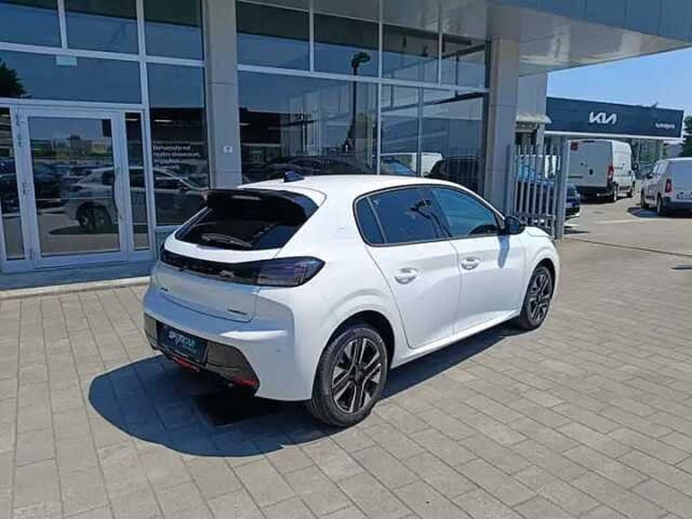 Peugeot 208 nuova a Milano (8)