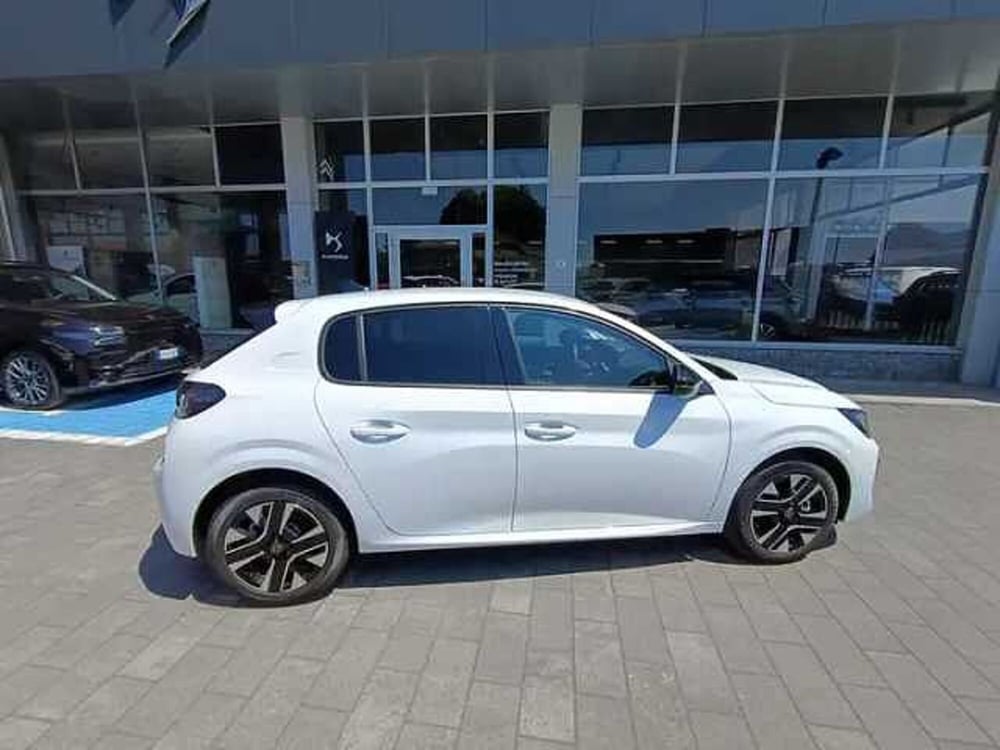 Peugeot 208 nuova a Milano (9)