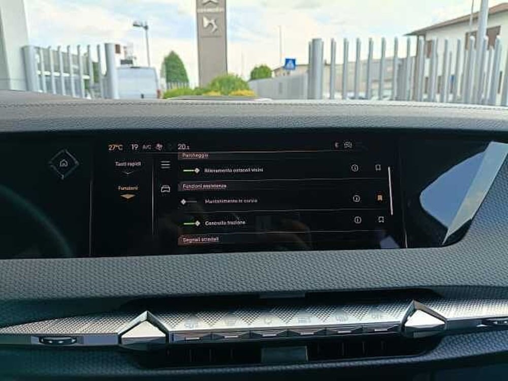 Ds DS 4 nuova a Milano (18)