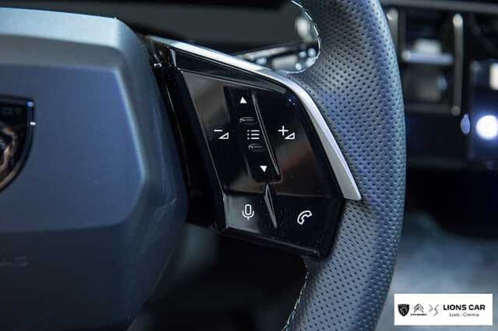 Peugeot 5008 nuova a Lodi (17)