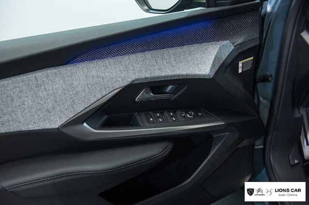Peugeot 5008 nuova a Lodi (9)
