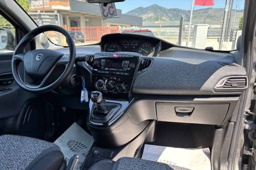 Lancia Ypsilon usata a Latina (9)
