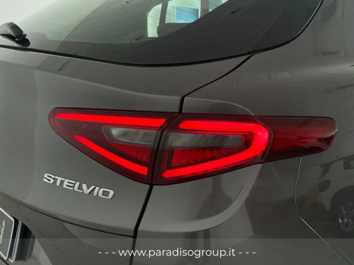 Alfa Romeo Stelvio usata a Catanzaro (10)