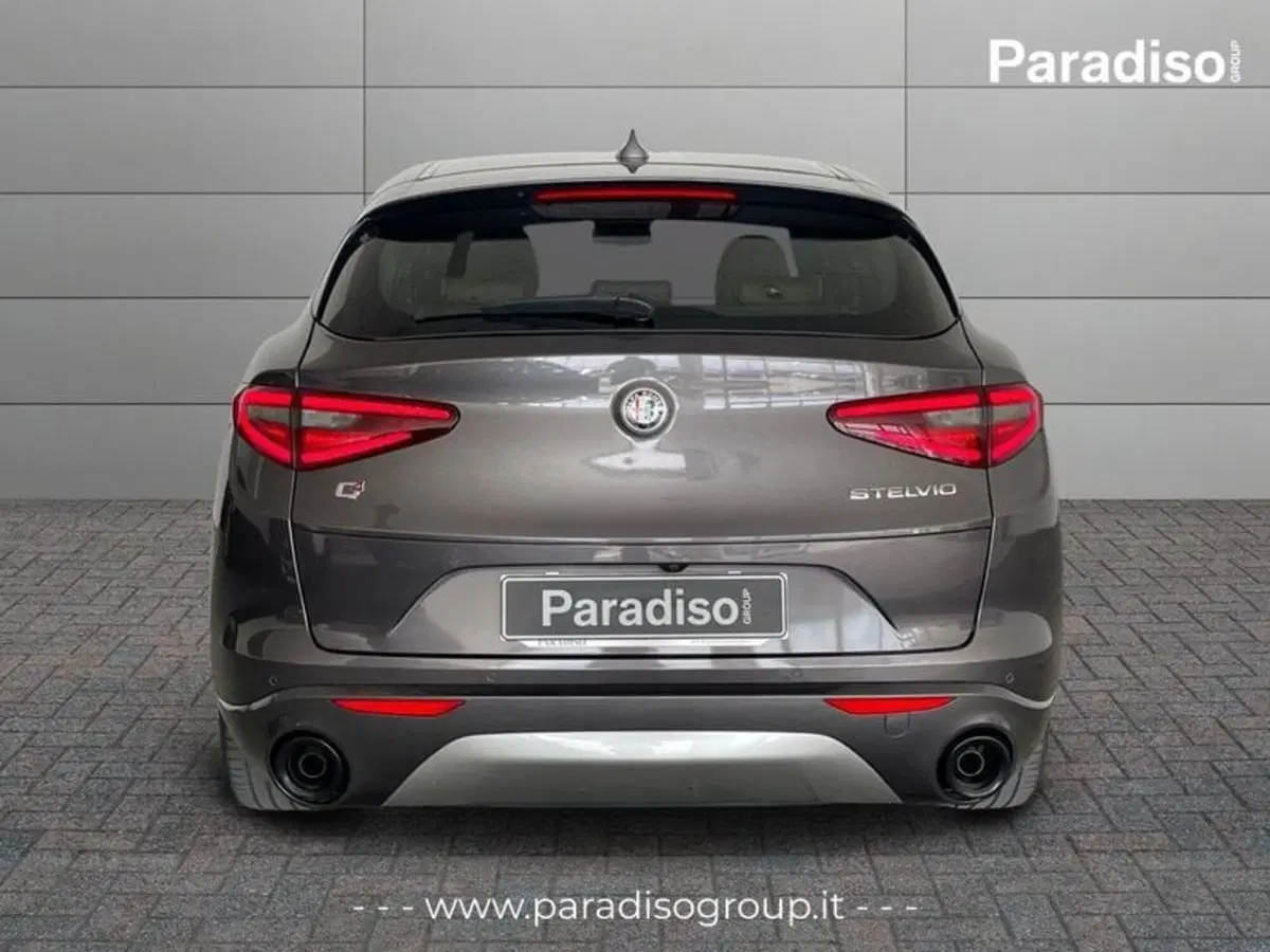 Alfa Romeo Stelvio usata a Catanzaro (4)