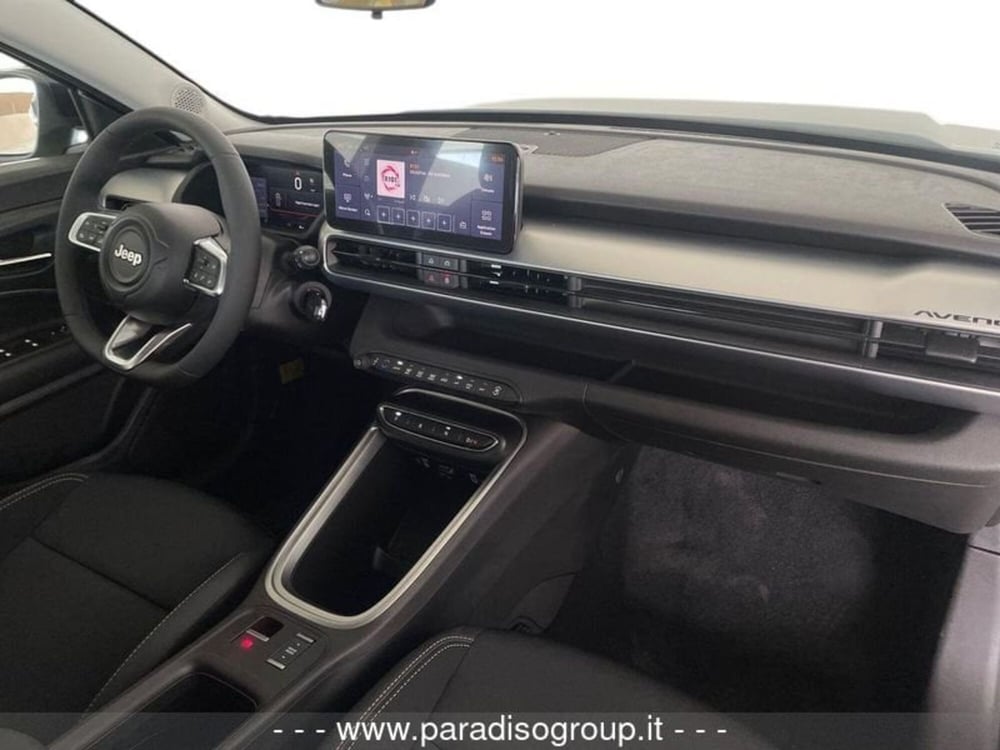 Jeep Avenger nuova a Catanzaro (19)