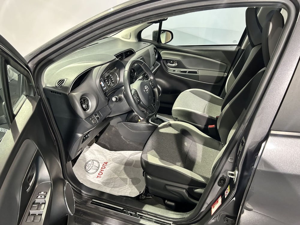 Toyota Yaris usata a Milano (12)