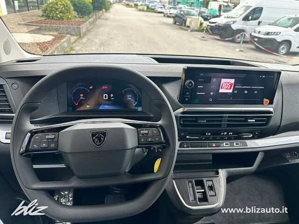 Peugeot Traveller nuova a Udine (10)
