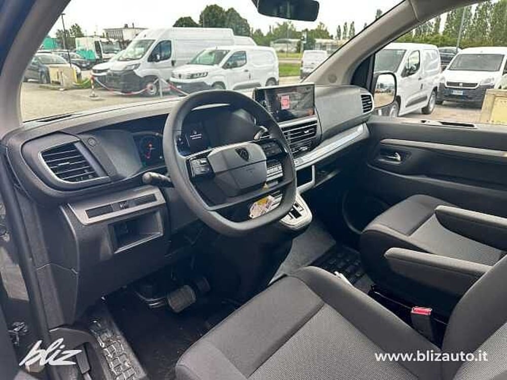 Peugeot Traveller nuova a Udine (9)