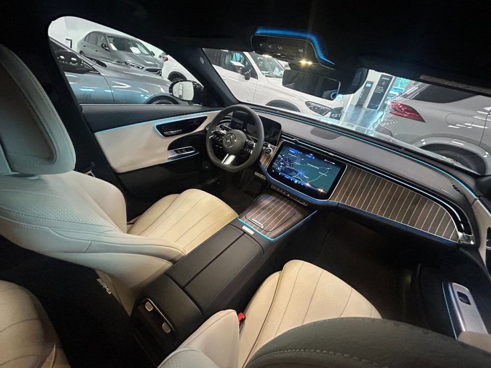 Mercedes-Benz Classe E nuova a Pisa (17)