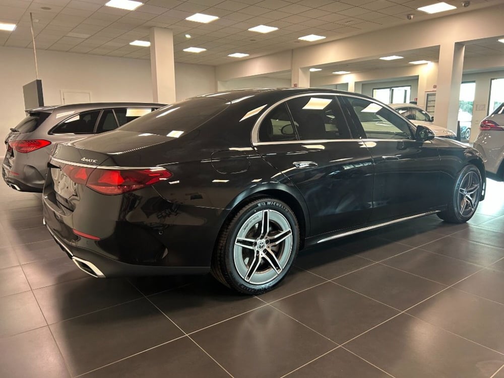 Mercedes-Benz Classe E nuova a Pisa (5)