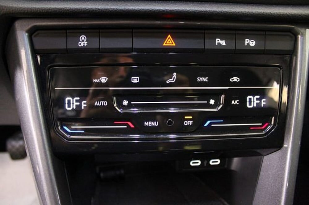 Volkswagen T-Roc Cabrio usata a Novara (13)