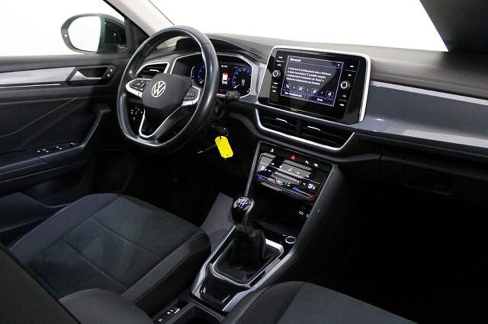 Volkswagen T-Roc Cabrio usata a Novara (7)