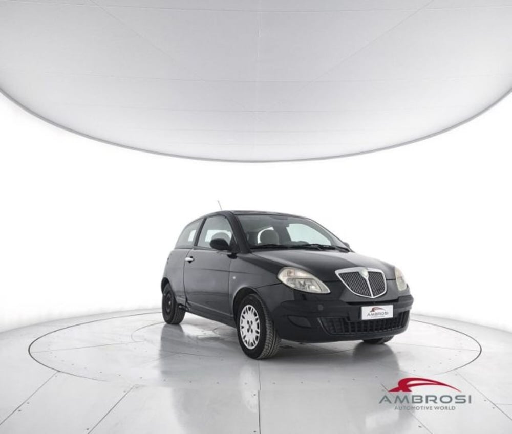 Lancia Ypsilon usata a Perugia (2)