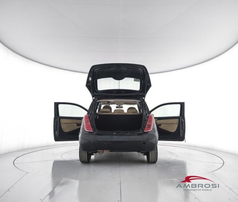 Lancia Ypsilon usata a Perugia (7)