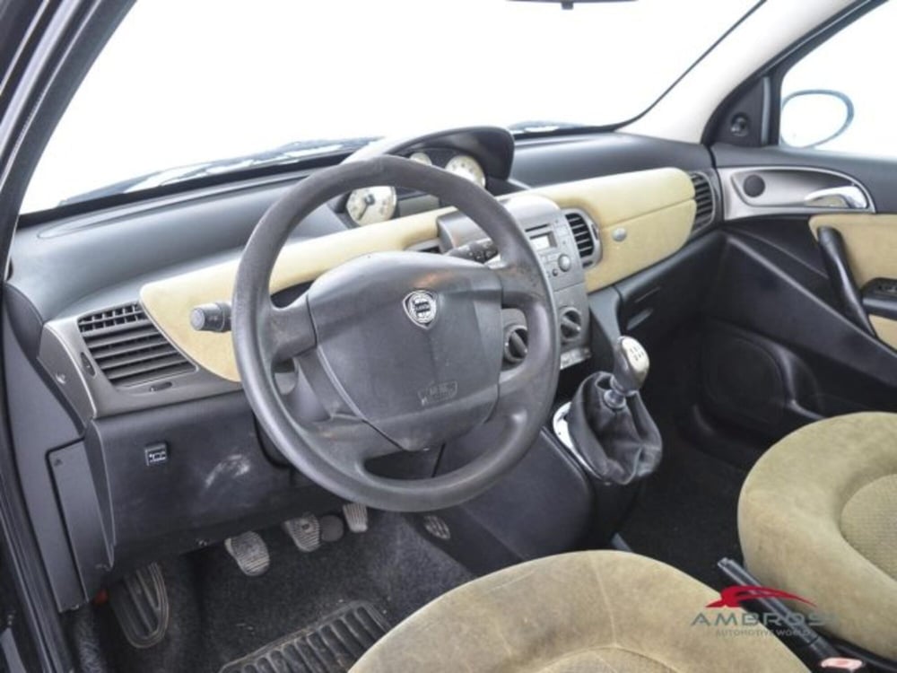 Lancia Ypsilon usata a Perugia (8)