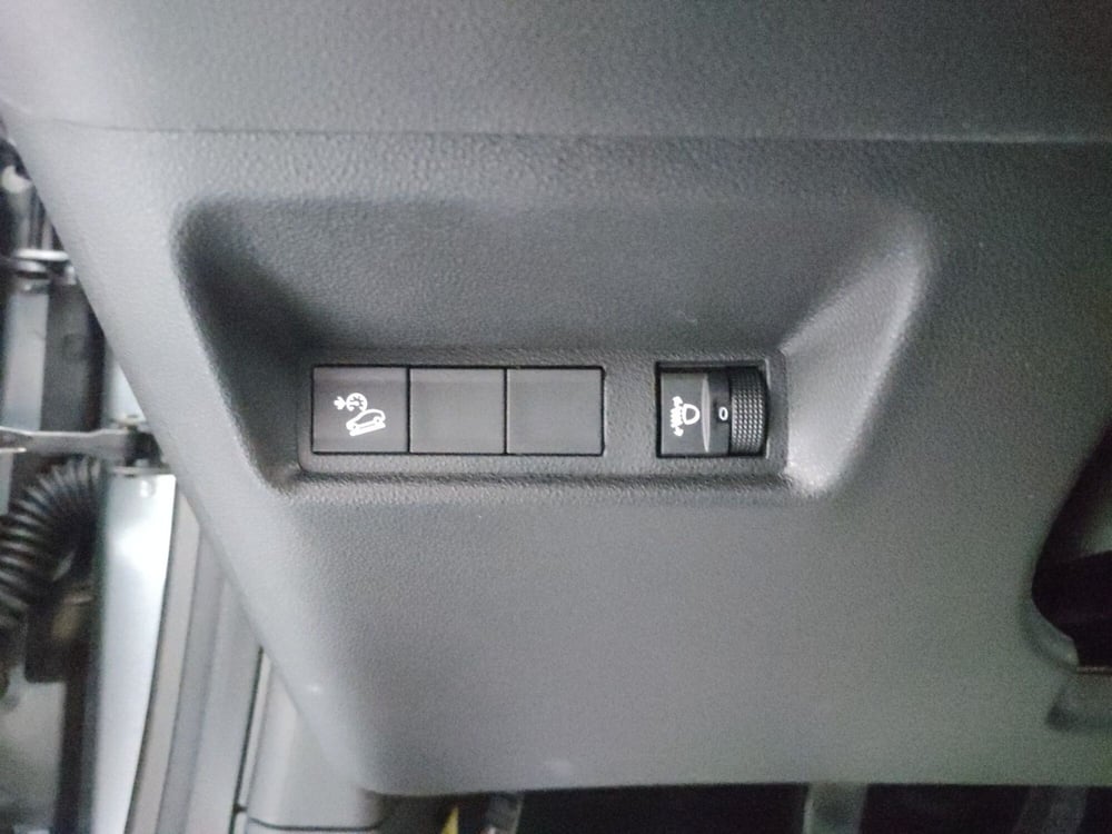 Jeep Avenger nuova a L'Aquila (19)