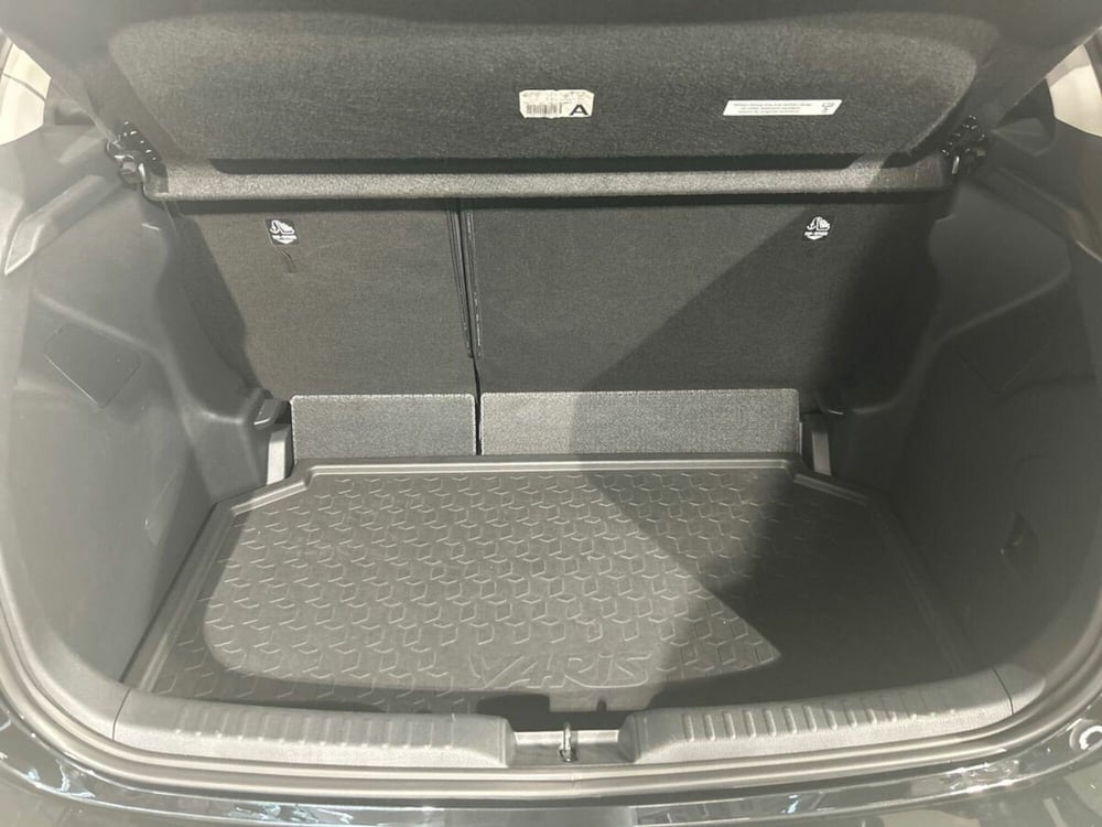 Toyota Yaris usata a Lecco (12)