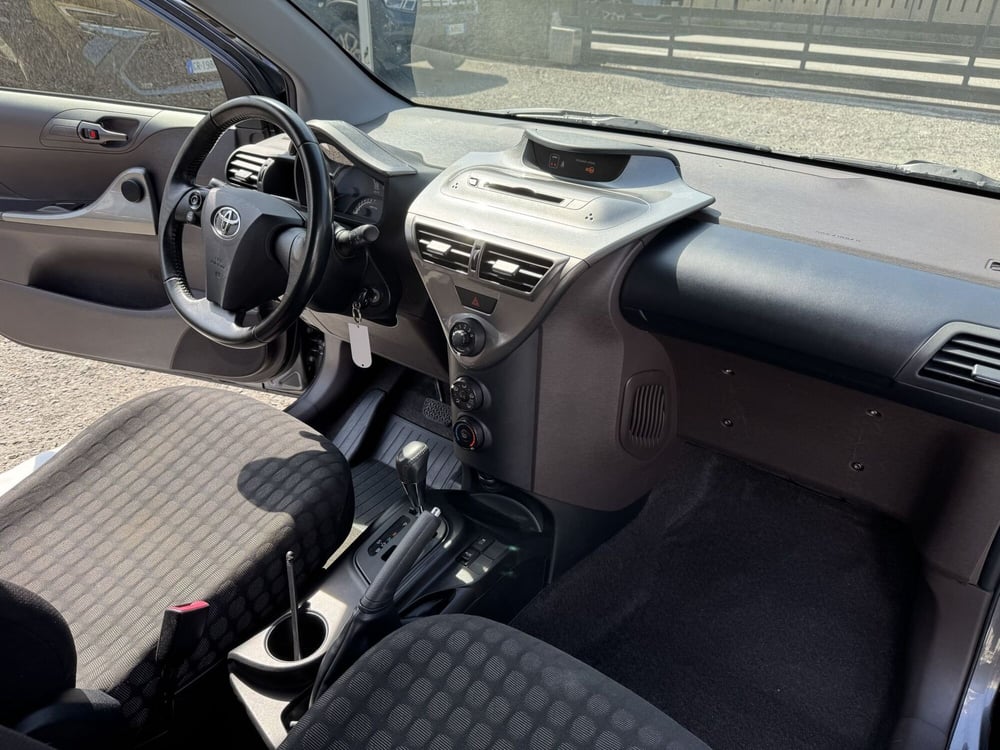 Toyota iQ usata a Como (6)