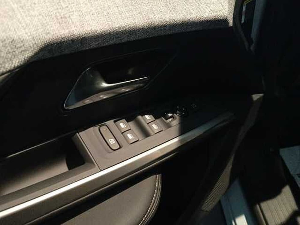 Peugeot 2008 nuova a Forlì-Cesena (17)