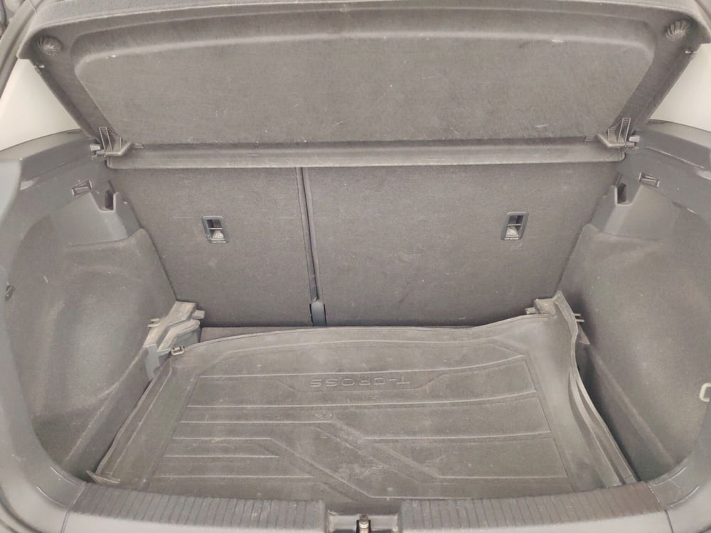 Volkswagen T-Cross usata a Massa-Carrara (16)