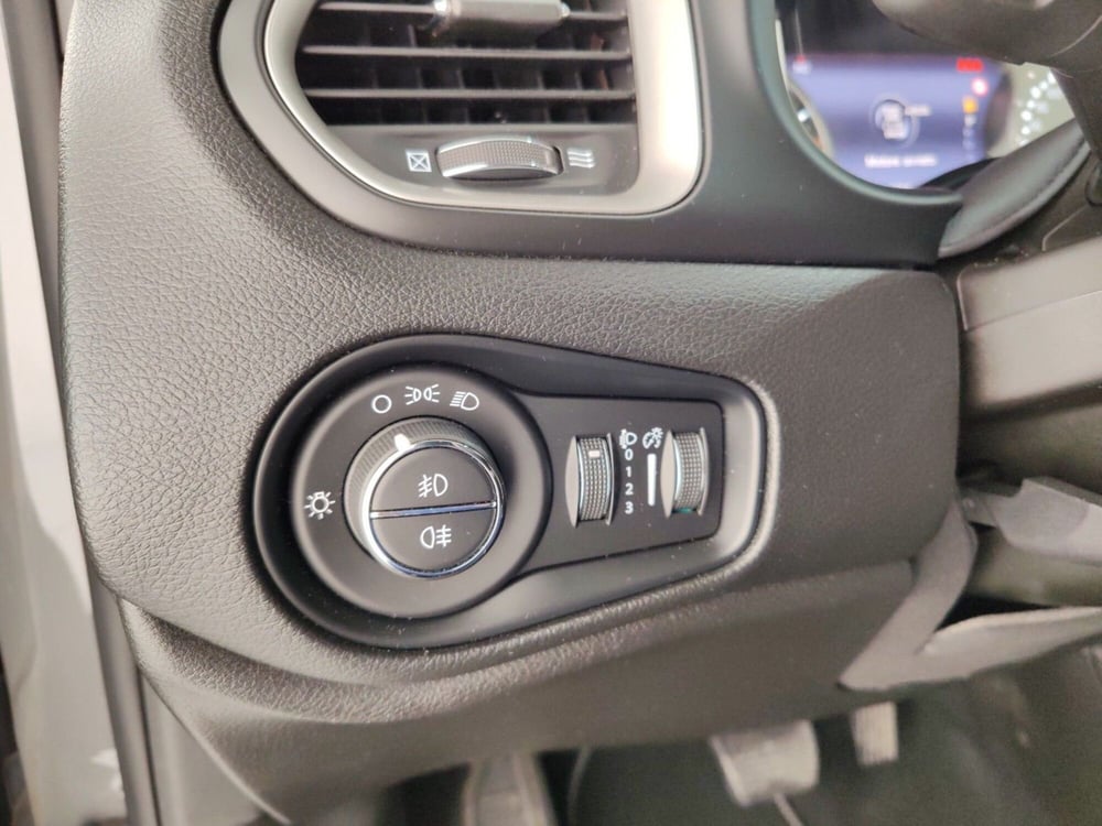 Jeep Renegade usata a Massa-Carrara (16)